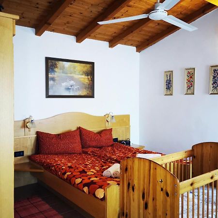 Casa Rustica Con Giardino Villa Caprino Veronese Exterior foto