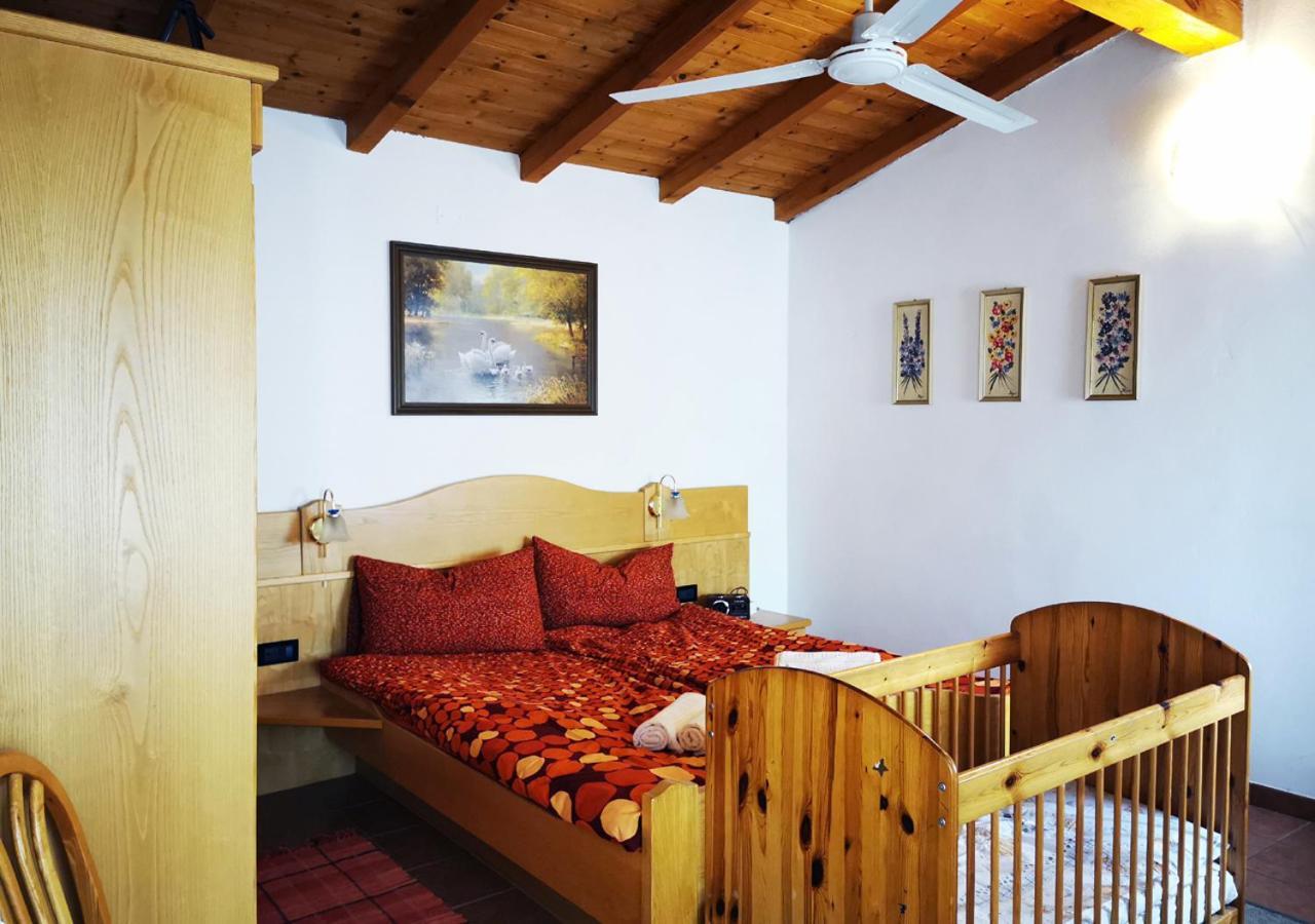 Casa Rustica Con Giardino Villa Caprino Veronese Exterior foto